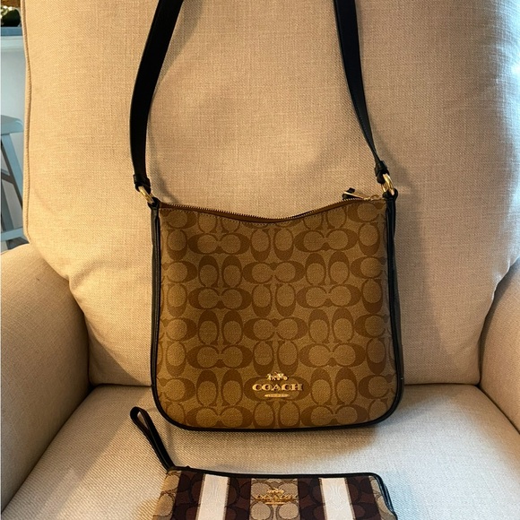 COACH purse with wristlet - Picture 2 of 4